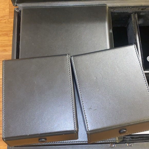 Gucci Jewelery and Watch Travel Suitcase with Diamond Pattern Cover Bag - Picture 12 of 15